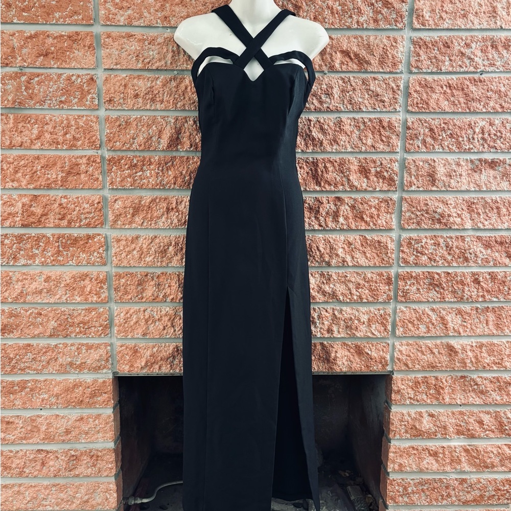 Elegant Black Evening Dress - Picture 9 of 13